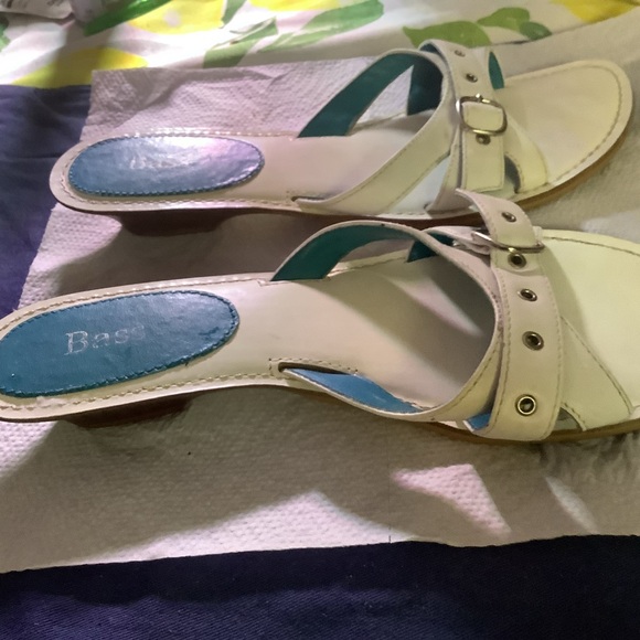 Bass brand sandals size 7.5 medium - Picture 3 of 6